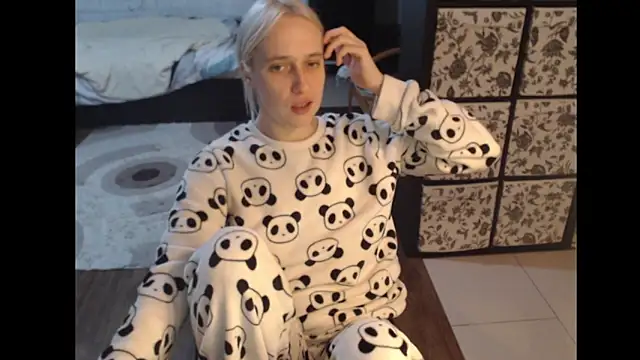 Ur SweetLuckyGirl777 online show from October 2025 03:46:02 PM