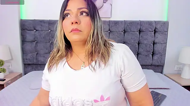 isabella horney  online show from September 2025 07:29:01 PM