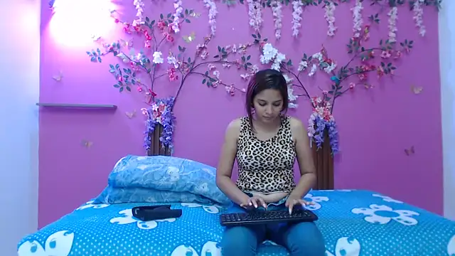 skinnybarbie022 online show from February 2026 02:49:02 AM