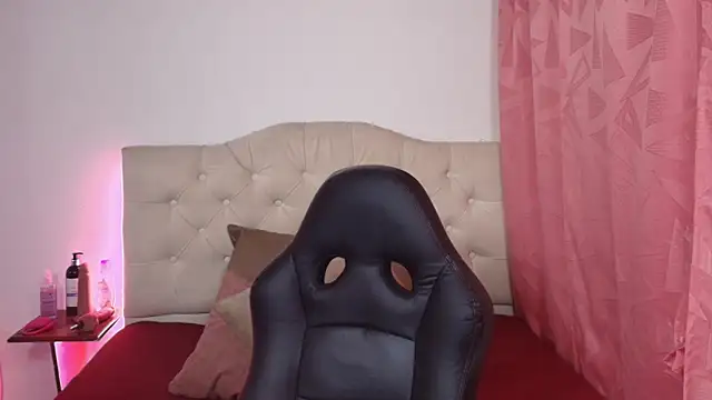 lailahdark online show from October 2025 04:59:02 AM