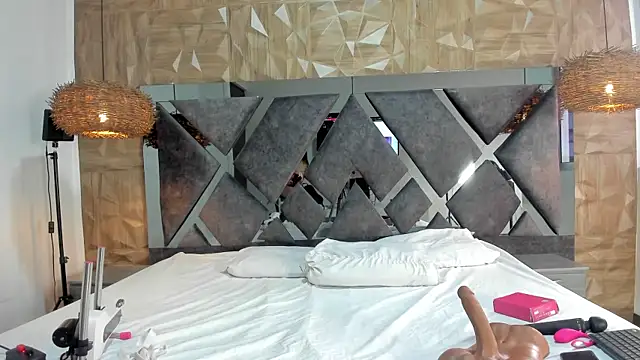 Selene  Lopez  online show from April 2026 07:49:01 PM