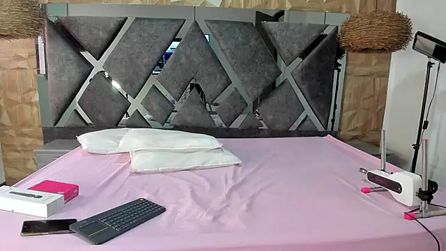 Selene  Lopez  online show from April 2026 08:10:01 PM