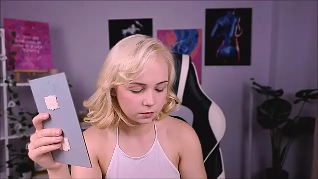 Charlotte Colinss online show from October 2025 03:26:01 AM