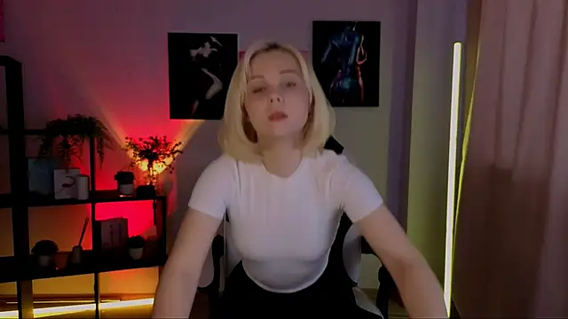 Snapshot of Charlotte_Colinss chatting on April 2026 04:41:02 AM Charlotte Colinss online show from April 2026 04:41:02 AM