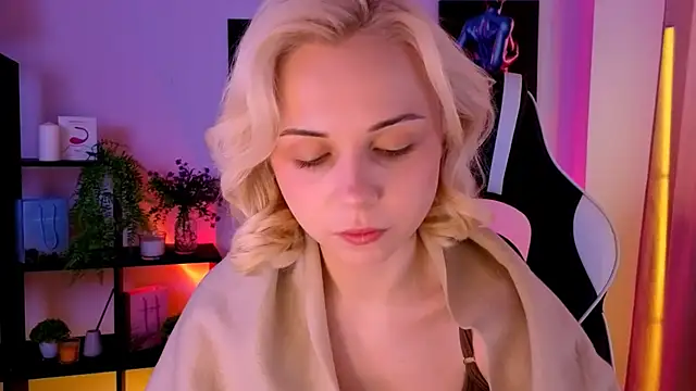 Snapshot of Charlotte_Colinss chatting on May 2026 06:09:01 AM Charlotte Colinss online show from May 2026 06:09:01 AM