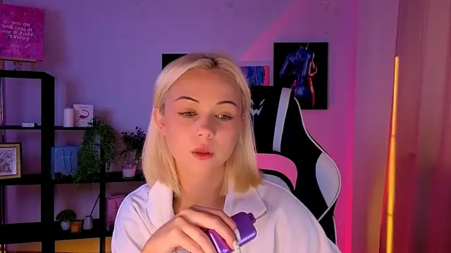 Snapshot of Charlotte_Colinss chatting on May 2026 04:21:02 AM Charlotte Colinss online show from May 2026 04:21:02 AM