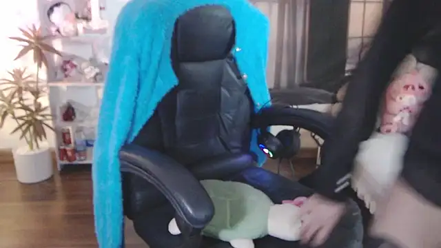 Suzie Wet Cave online show from October 2025 12:01:02 PM