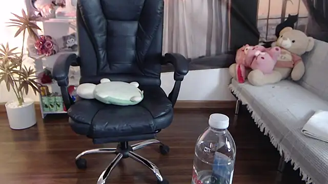 Suzie Wet Cave online show from October 2025 11:58:02 AM