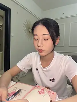 Snapshot of shishi0688 chatting on April 2026 02:19:01 PM shishi0688 online show from April 2026 02:19:01 PM