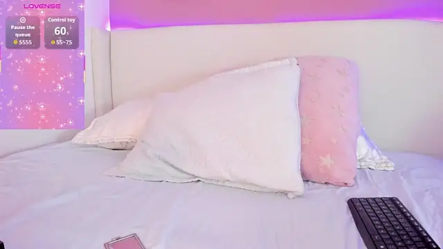 Snapshot of _Saandy chatting on November 2025 12:04:02 PM Saandy online show from November 2025 12:04:02 PM