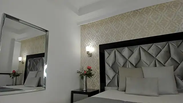 Layla Mackenzie online show from September 2025 02:57:01 AM