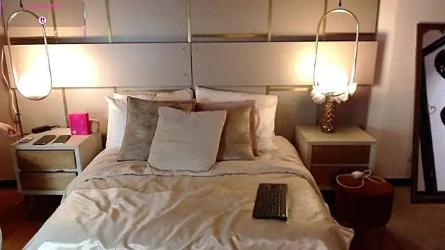 Lina Montclair online show from October 2025 07:30:02 PM