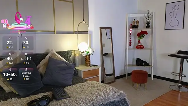 Lina Montclair online show from March 2026 07:30:01 PM