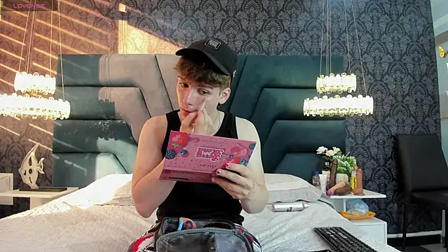 TaylerWhite online show from December 2025 11:59:01 AM