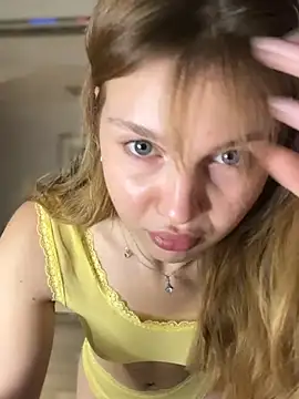 Snapshot of Emaline_Fane chatting on June 2026 06:54:02 PM Emaline Fane online show from June 2026 06:54:02 PM