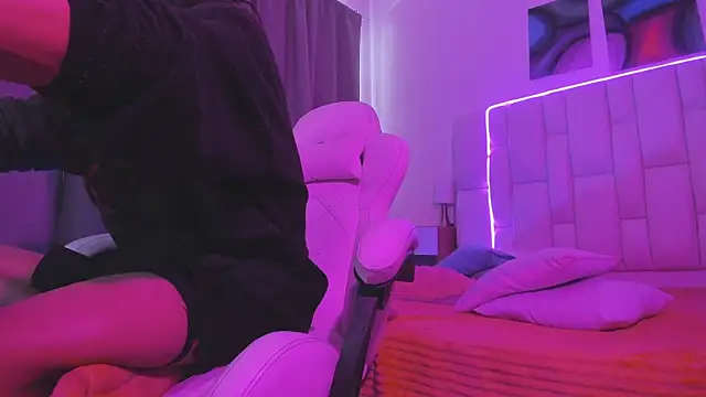 MilkWhore1 online show from March 2026 08:31:01 PM