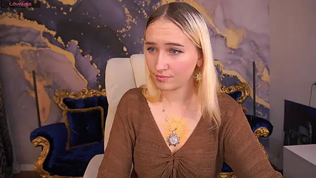 LilElfie online show from October 2025 08:21:02 PM