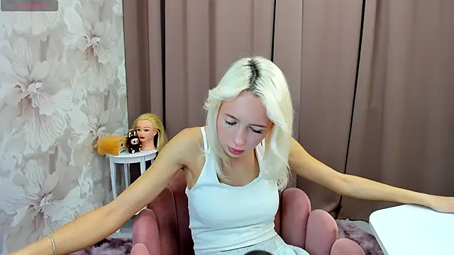 Snapshot of cute_luucy chatting on October 2025 03:20:02 AM cute luucy online show from October 2025 03:20:02 AM