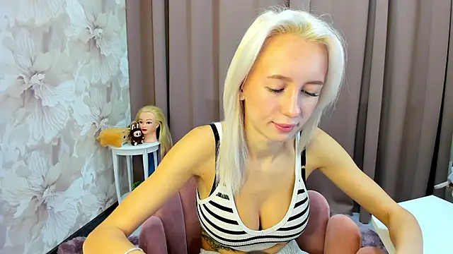 Snapshot of cute_luucy chatting on October 2025 02:33:01 AM cute luucy online show from October 2025 02:33:01 AM