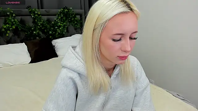 Snapshot of cute_luucy chatting on November 2025 02:44:01 AM cute luucy online show from November 2025 02:44:01 AM