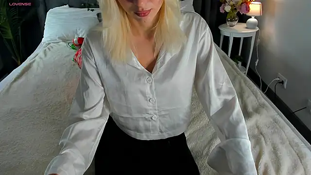 Snapshot of cute_luucy chatting on December 2025 06:03:01 PM cute luucy online show from December 2025 06:03:01 PM