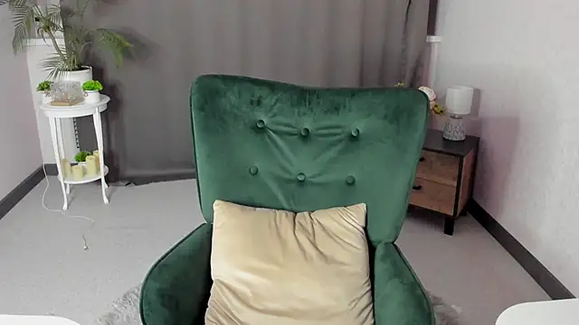 Snapshot of cute_luucy chatting on January 2026 04:05:01 AM cute luucy online show from January 2026 04:05:01 AM