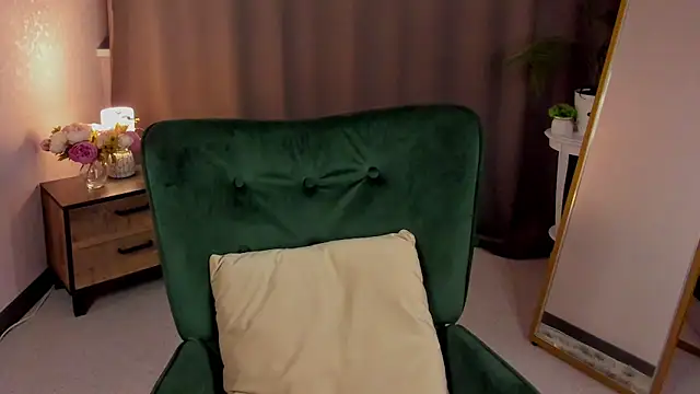 Snapshot of cute_luucy chatting on February 2026 03:27:02 AM cute luucy online show from February 2026 03:27:02 AM