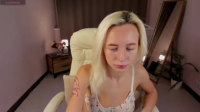 Snapshot of cute_luucy chatting on February 2026 03:35:01 AM cute luucy online show from February 2026 03:35:01 AM