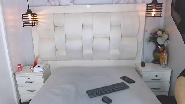 Atley Dolly online show from November 2025 08:24:02 PM