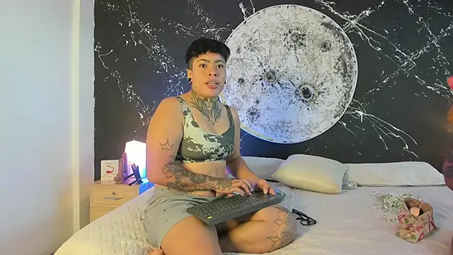 LiaAndMateo online show from October 2025 12:33:01 PM