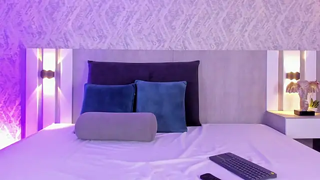 krystal foxx online show from April 2026 12:27:01 AM