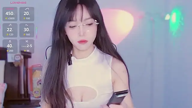 XiaoNana  online show from December 2025 01:32:02 AM