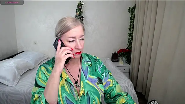 hunters woman online show from July 2026 04:09:02 PM