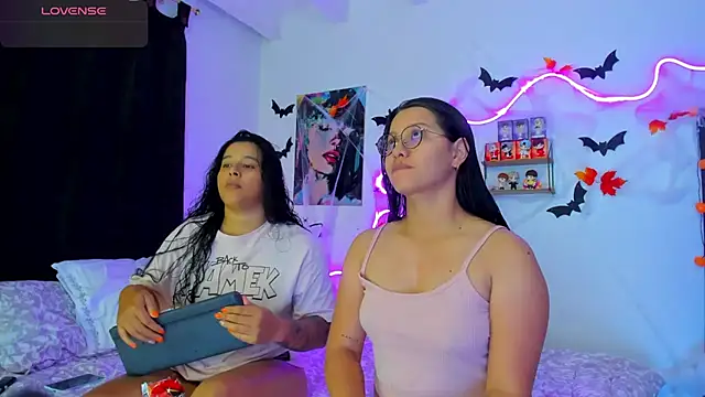 Dilan and Mia online show from October 2025 10:22:02 PM