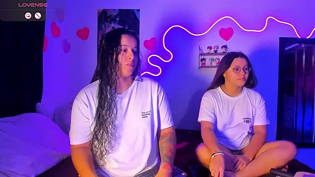 Dilan and Mia online show from April 2026 10:48:02 PM