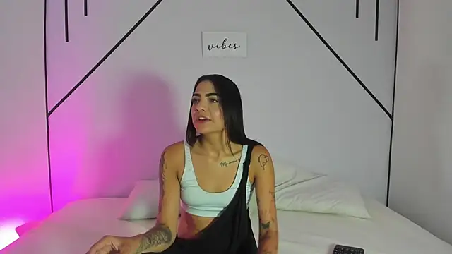 MiahCornell  online show from October 2025 07:58:01 PM