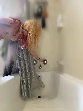 SeccySerena online show from April 2026 06:24:02 PM