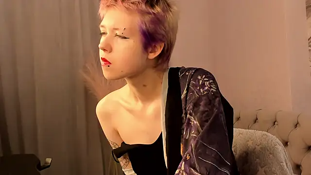 CarolineRichter online show from October 2025 03:20:01 AM