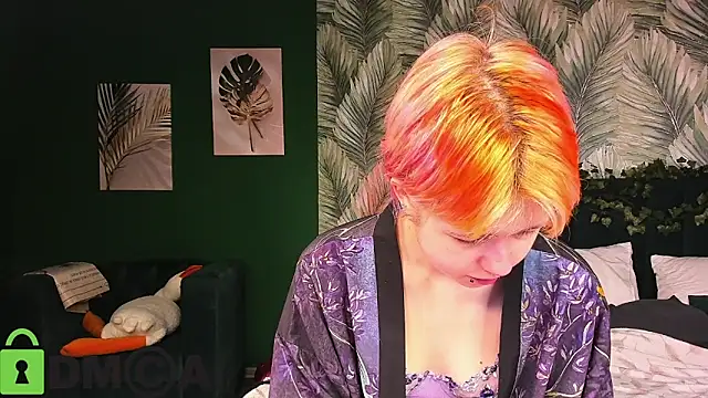 Snapshot of CarolineRichter chatting on December 2025 01:44:02 AM CarolineRichter online show from December 2025 01:44:02 AM