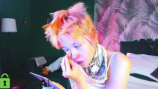 Snapshot of CarolineRichter chatting on December 2025 01:23:02 AM CarolineRichter online show from December 2025 01:23:02 AM