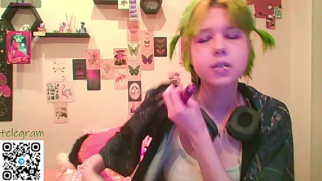 Snapshot of CarolineRichter chatting on February 2026 11:09:01 PM CarolineRichter online show from February 2026 11:09:01 PM