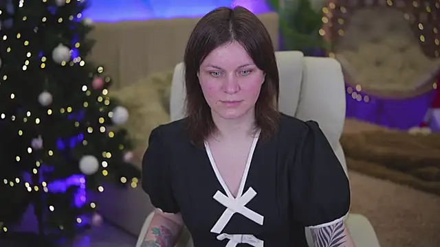 Snapshot of TinaMelt chatting on December 2025 07:41:02 PM TinaMelt online show from December 2025 07:41:02 PM