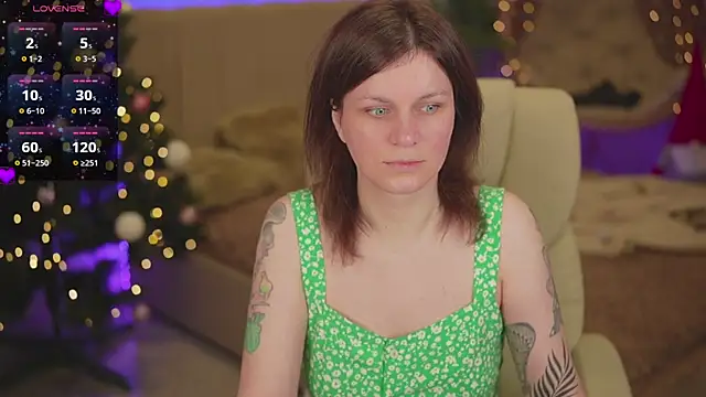 Snapshot of TinaMelt chatting on December 2025 07:43:01 PM TinaMelt online show from December 2025 07:43:01 PM