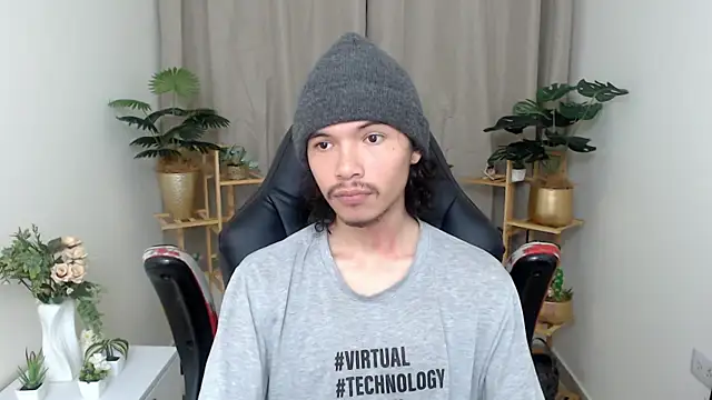 Snapshot of Xoxo_Smiles chatting on December 2025 03:20:04 PM Xoxo Smiles online show from December 2025 03:20:04 PM