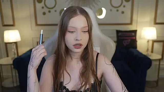 Esmie Smile online show from November 2025 07:45:02 PM