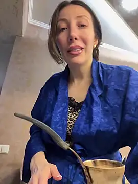 HellaryTourent online show from February 2026 05:49:02 PM