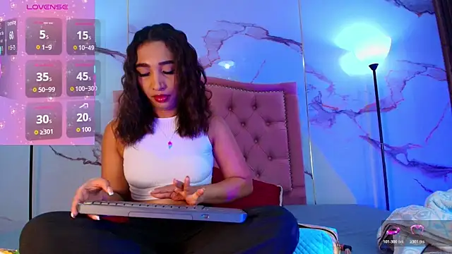 AlyaThompson online show from November 2025 05:08:02 AM