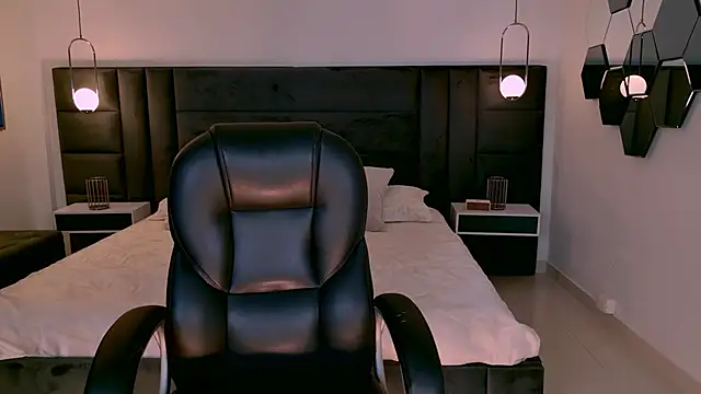 AgathaKondo  online show from April 2026 10:56:02 PM