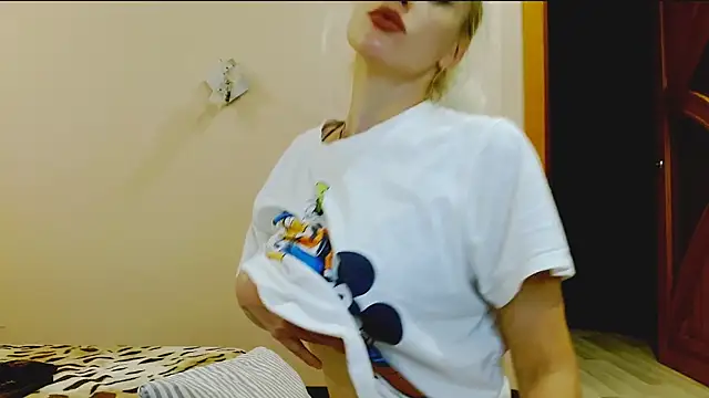 Snapshot of SatinQueen90 chatting on September 2025 05:14:02 PM SatinQueen90 online show from September 2025 05:14:02 PM