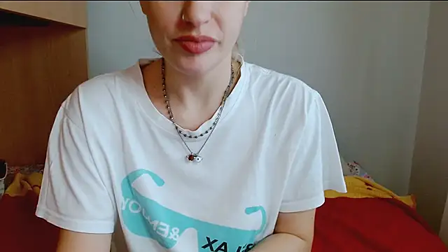 Snapshot of SatinQueen90 chatting on November 2025 10:45:02 AM SatinQueen90 online show from November 2025 10:45:02 AM